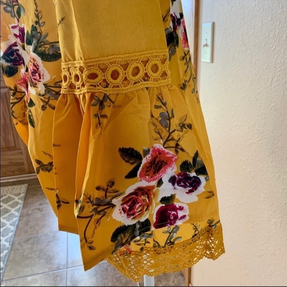Nwot Floral Bell Sleeve Lace Embroidered Kimono - Picture 3 of 5